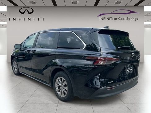 Used 2026 Toyota Sienna LE FWD image 5