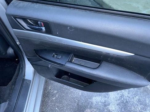 Used 2011 Subaru Legacy 2.5i Premium image 12