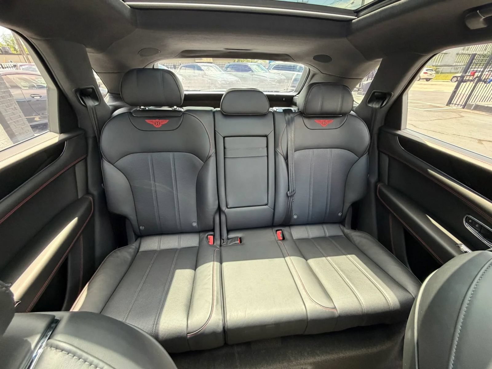 Used 2020 Bentley Bentayga AWD/4WD image 71