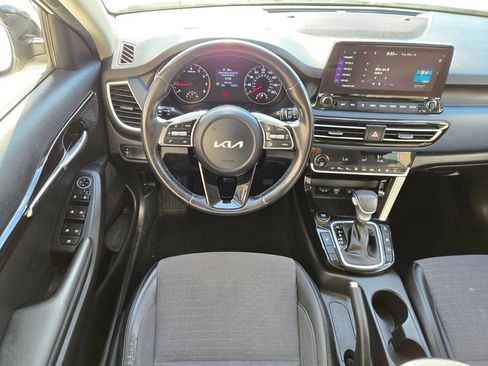 Used 2023 Kia Seltos S w/ Navigation Package image 8