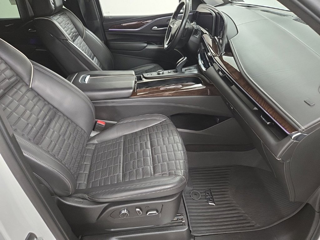Used 2023 Cadillac Escalade ESV Sport Platinum w/ LPO, ONYX Package AWD/4WD image 25