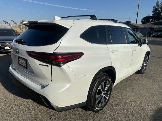 Used 2023 Toyota Highlander XLE AWD/4WD image 11