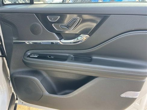 Used 2023 Lincoln Corsair AWD w/ Equipment Group 101A image 23