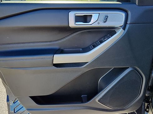 Used 2023 Ford Explorer XLT w/ Equipment Group 202A image 10