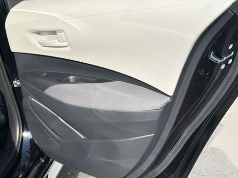 Certified 2025 Toyota Corolla LE image 31