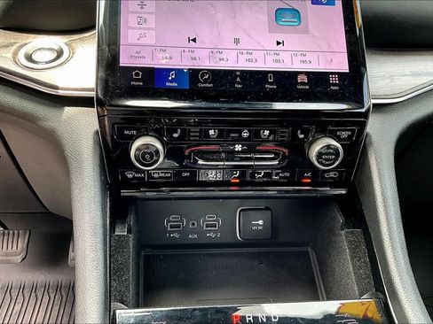 Used 2022 Jeep Grand Cherokee L Overland w/ Advanced Protech Group III AWD/4WD image 15