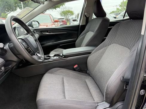Used 2025 Toyota Camry SE FWD image 21
