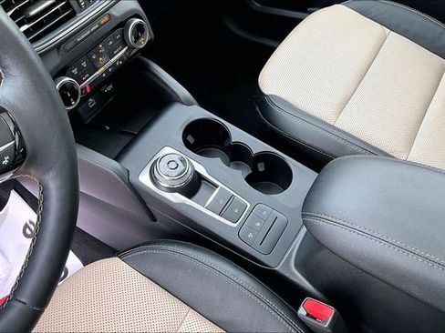 Used 2022 Ford Escape Titanium w/ Titanium Elite Package image 18