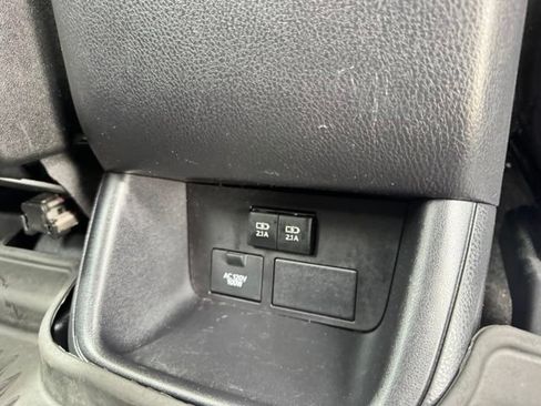 Used 2018 Toyota Highlander XLE w/ Protection Package #3 AWD/4WD image 16