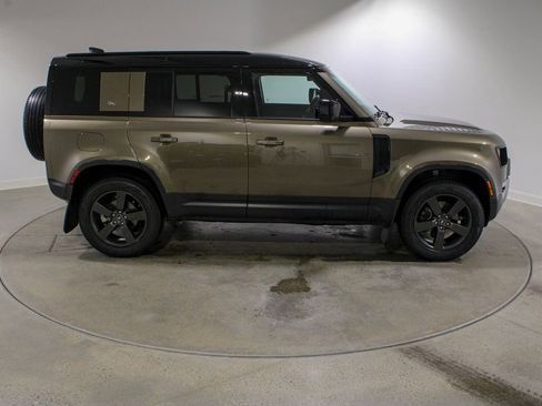 Used 2023 Land Rover Defender 110 S image 6