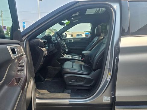 Used 2020 Ford Explorer XLT w/ Equipment Group 202A AWD/4WD image 14