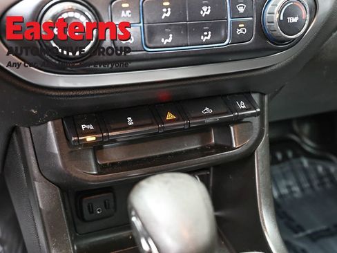 Used 2022 Chevrolet Colorado LT w/ Fleet Safety Package RWD image 21