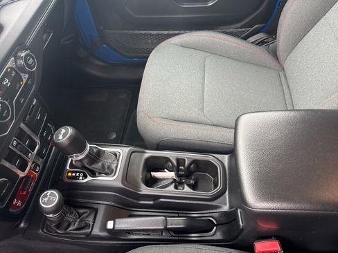 Used 2025 Jeep Wrangler Unlimited Rubicon image 19