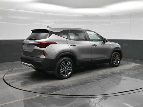 Used 2022 Kia Seltos LX AWD/4WD image 7