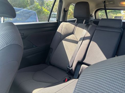 Used 2025 Toyota Highlander LE image 41