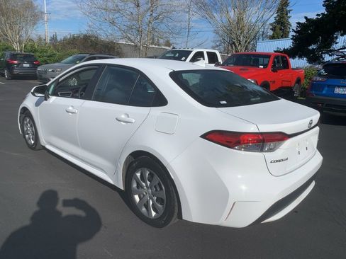 Used 2021 Toyota Corolla LE w/ Carpet Mat Package (TMS) image 2