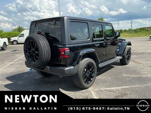 Used 2023 Jeep Wrangler Unlimited Sahara w/ Cold Weather Group AWD/4WD image 14