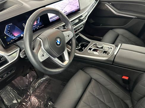 Used 2025 BMW X7 xDrive40i w/ Parking Assistance Package image 9