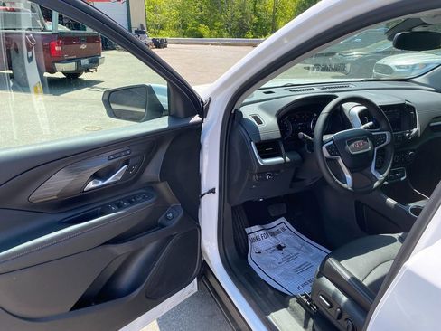 Used 2024 GMC Terrain SLT image 10