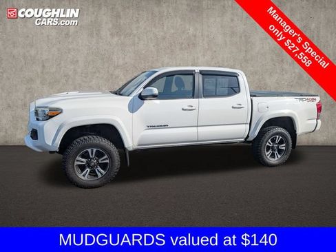Used 2016 Toyota Tacoma TRD Sport w/ Towing Package AWD/4WD image 4