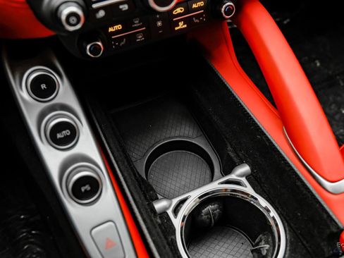 Used 2018 Ferrari GTC4Lusso AWD/4WD image 66