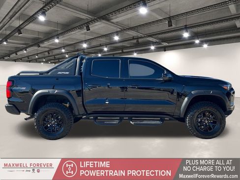 Used 2025 Chevrolet Colorado ZR2 w/ Midnight Edition image 17