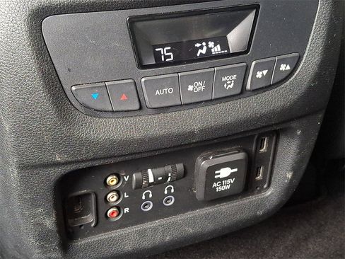 Used 2017 Honda Pilot Touring image 12