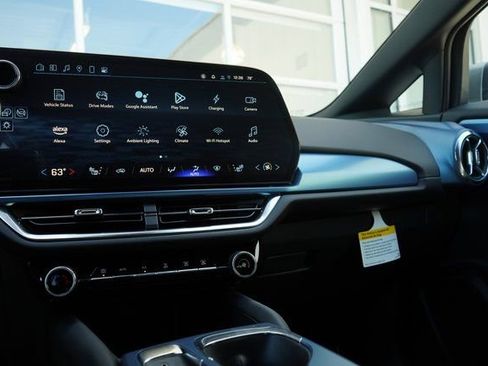 New 2025 Chevrolet Equinox EV LT image 19