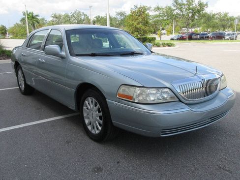 Used 2007 Lincoln Town Car Signature RWD image 7