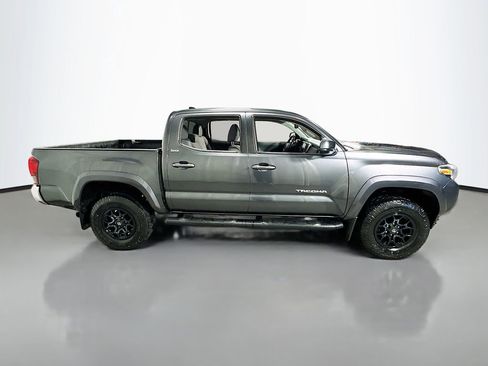 Used 2020 Toyota Tacoma SR5 AWD/4WD image 9