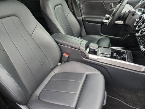 Used 2023 Mercedes-Benz GLB 250 image 18