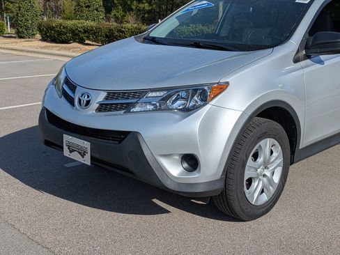 Used 2015 Toyota RAV4 LE image 10