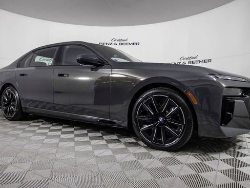 Used 2025 BMW 760i xDrive w/ Executive Package AWD/4WD image 2