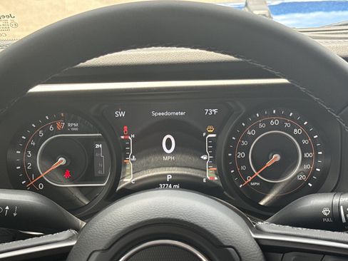 Used 2025 Jeep Gladiator Mojave AWD/4WD image 26