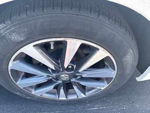 Used 2017 Nissan Altima 2.5 SV w/ Convenience Package FWD image 12