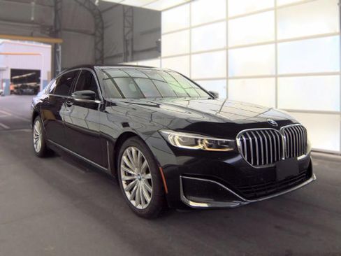 Used 2022 BMW 740i RWD image 3