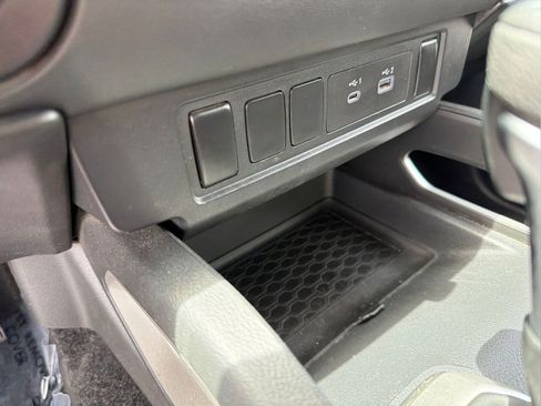 Certified 2024 Nissan Frontier SV RWD image 21