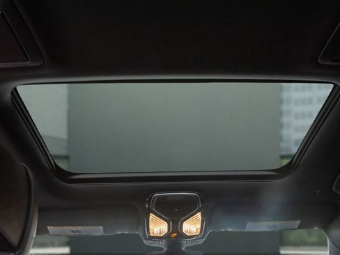 Used 2019 BMW 740i w/ M Sport Package image 19