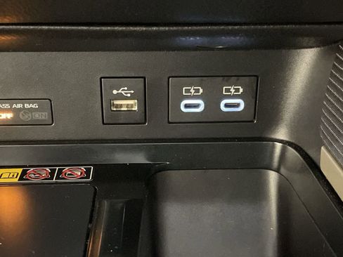 Used 2025 Toyota Camry SE FWD image 6