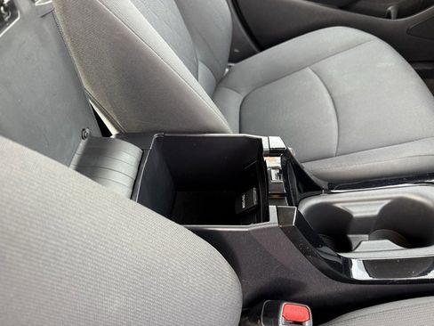 Used 2022 Toyota Corolla LE image 39