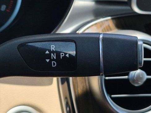 Used 2019 Mercedes-Benz GLC 300 image 12