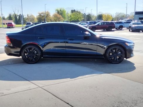 Used 2022 Volvo S60 T8 R-Design Expression AWD/4WD image 4