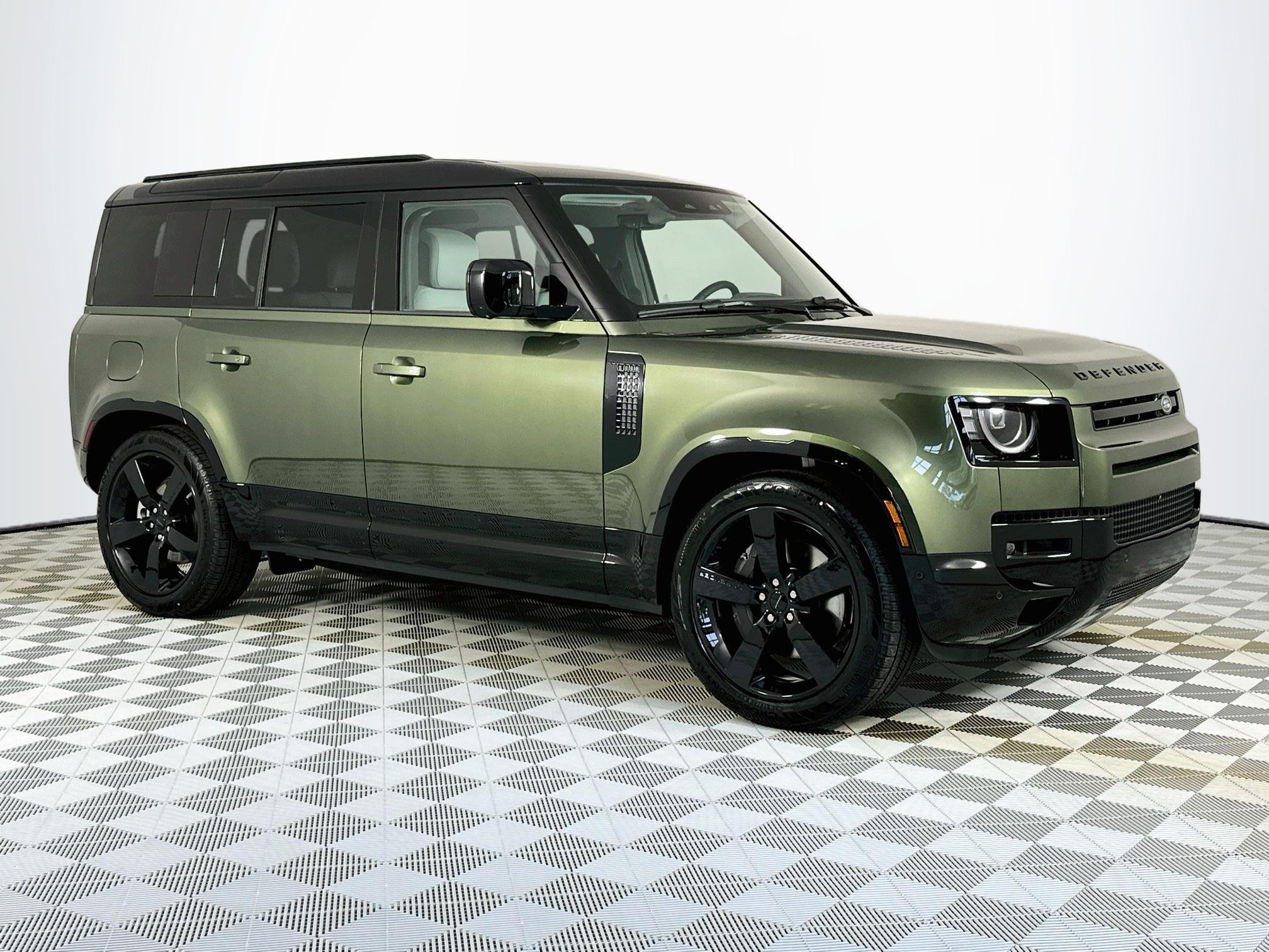 New 2026 Land Rover Defender 110 X-Dynamic SE AWD/4WD image 3