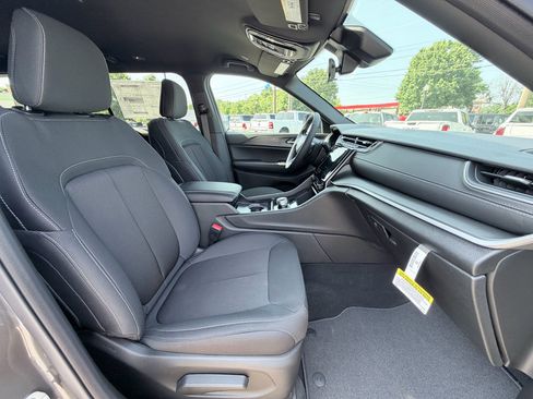New 2026 Jeep Grand Cherokee L Laredo RWD image 21