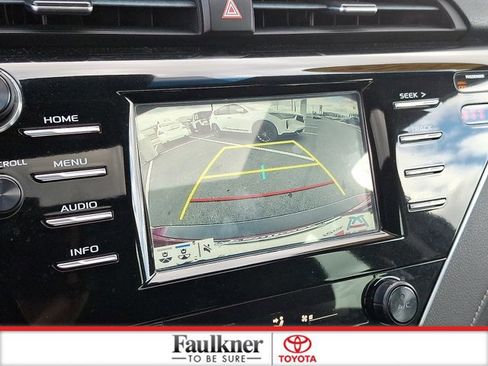Used 2018 Toyota Camry L image 18