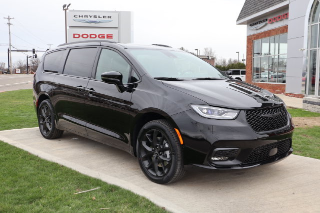 New 2026 Chrysler Pacifica Limited w/ S Appearance Package AWD/4WD image 4
