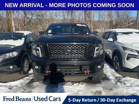 Used 2019 Nissan Titan SV w/ SV Convenience Package image 2