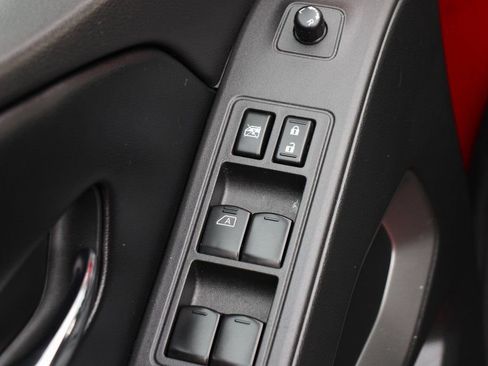 Used 2025 Nissan Frontier SV image 15