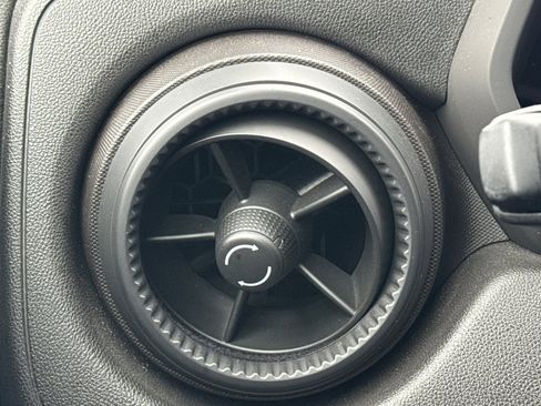 Used 2023 Chevrolet Colorado Trail Boss w/ Technology Package image 28