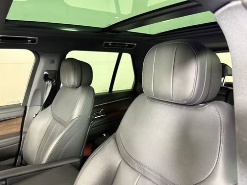 Used 2023 Land Rover Range Rover SE image 14